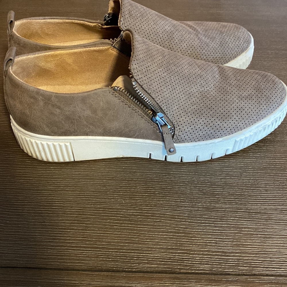 Womens slip on sneaker like shoes
